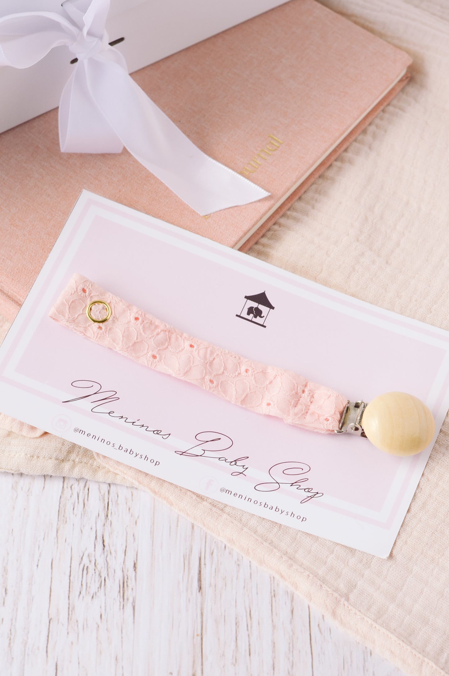 Portachupón Eyelet Pink