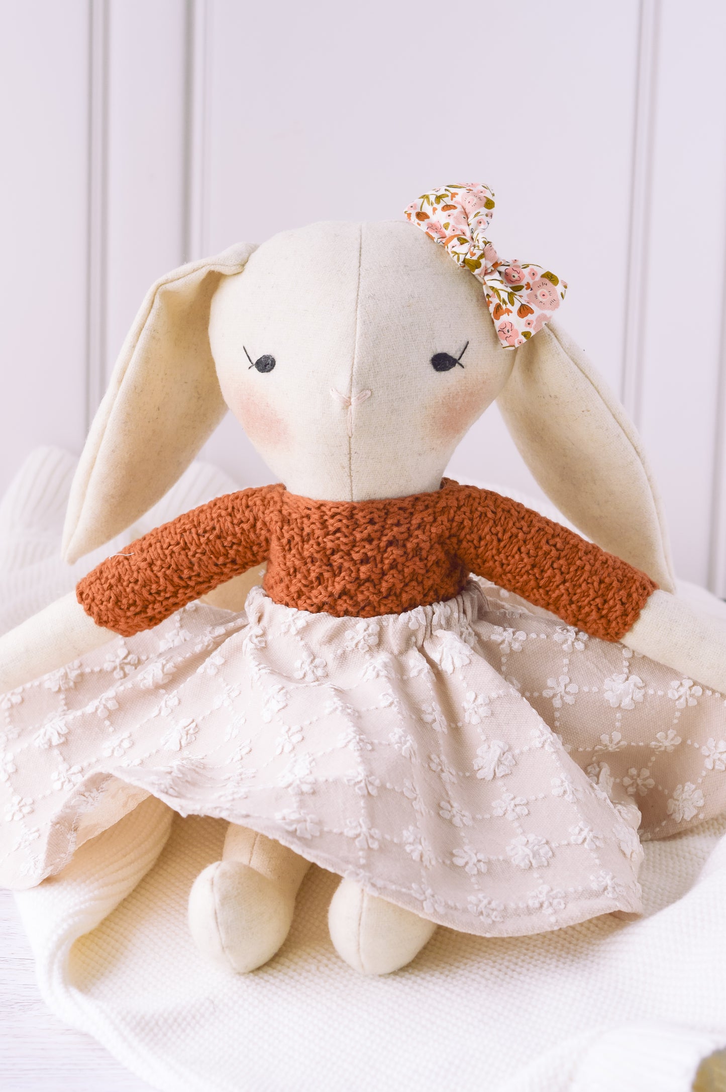 Coneja Falda y Sweater