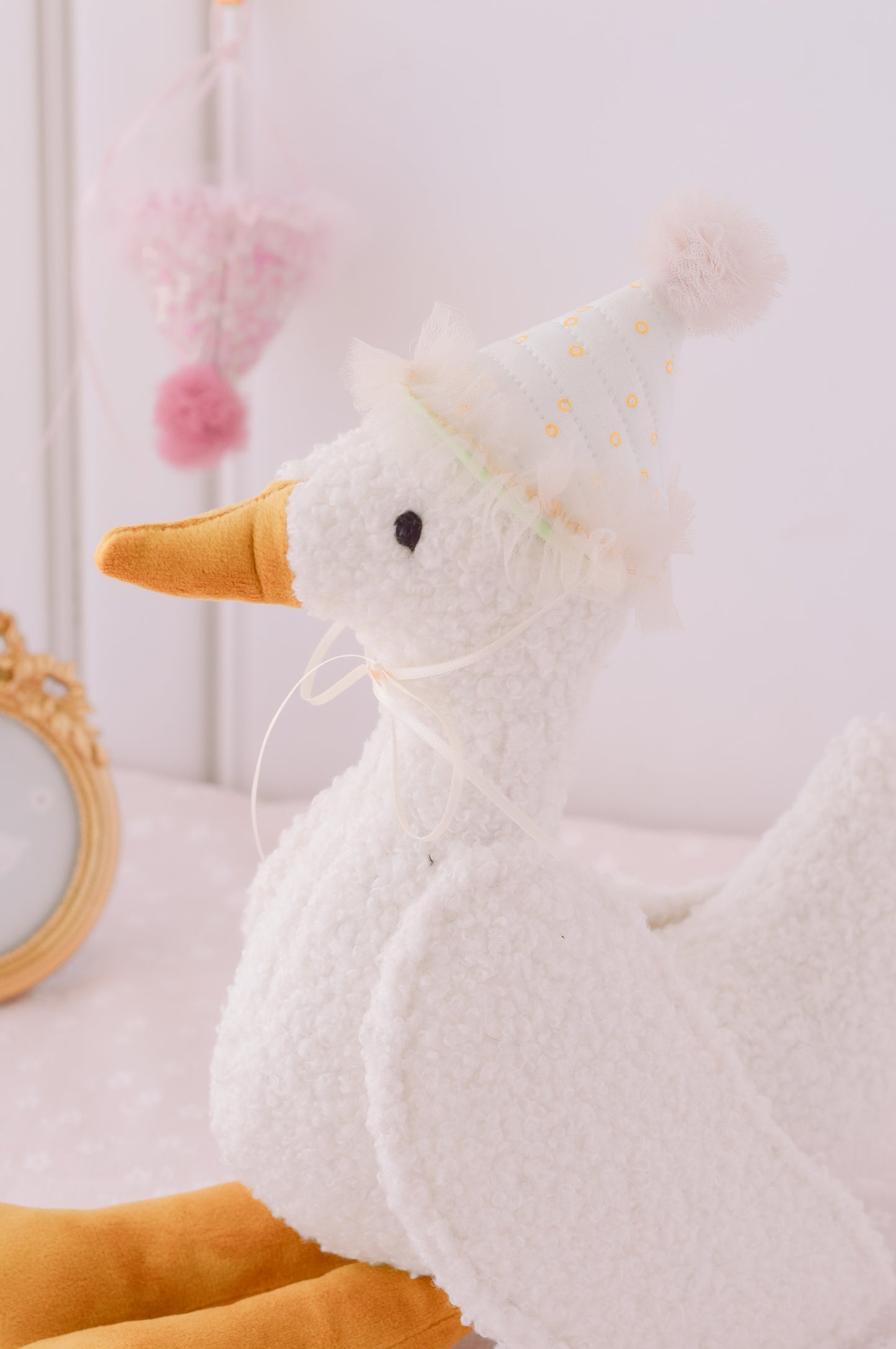 Goose (Gorrito blanco bolitas)