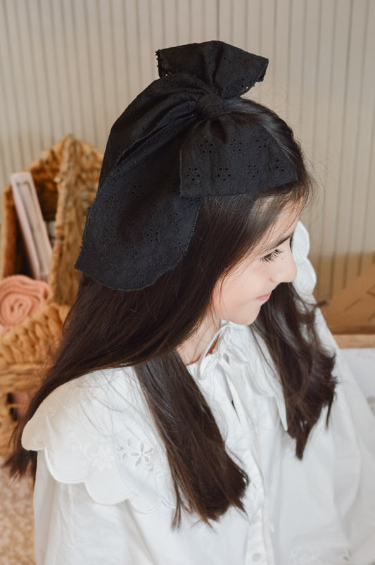 Black Eyelet