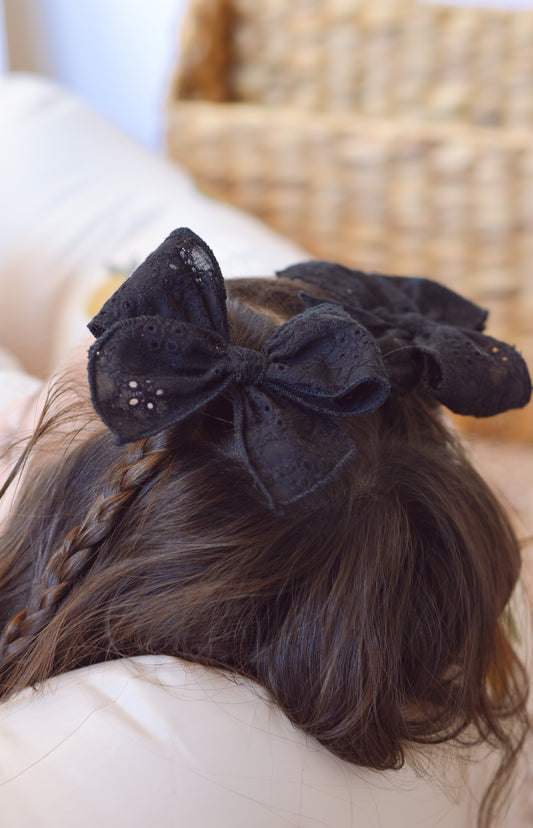 Ma. Antonieta Par Black Eyelet